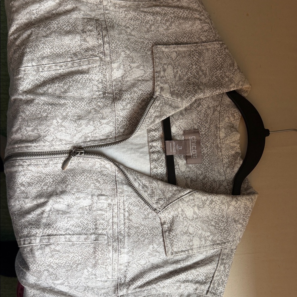 Chico's Snakeskin print (gray) Jacket Chico’s size 3 /US XL - Picture 9 of 10